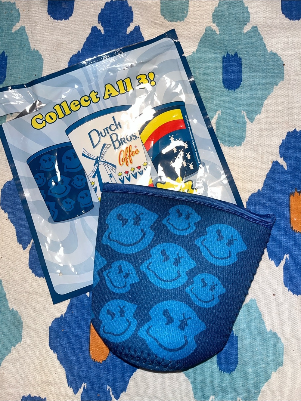 NWT LIMITED EDITION DUTCH BROS SMILEY INSULATED COLD CUP SLEEVE